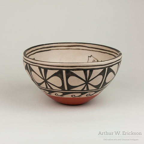 Kewa Bowl with Fish Design by Robert Tenorio