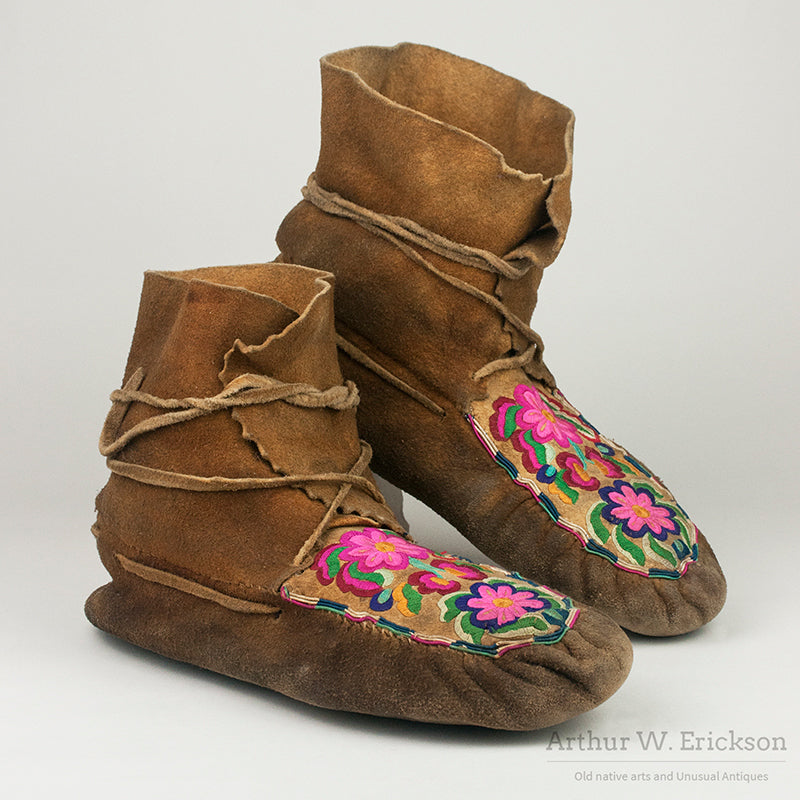 Cree Hightop Embroidered Moccasins