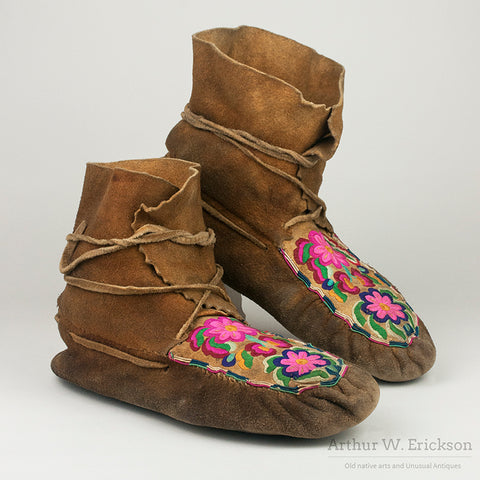 Cree Hightop Embroidered Moccasins
