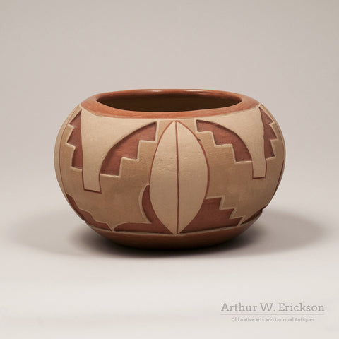 San Juan Large Pottery Bowl by Tomasita Reyes Montoya (1899-1978) - Arthur W. Erickson - 3