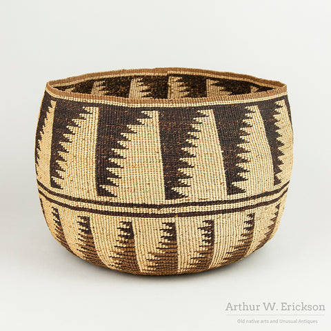 Large Pit River (Ajumawi-Atsugewi) Basket