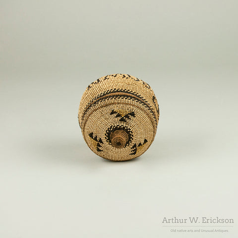 D E Brown's Lidded Yurok Basket
