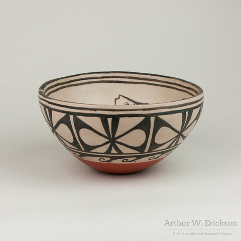 Kewa Bowl with Fish Design by Robert Tenorio