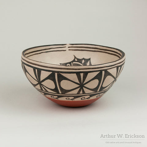 Kewa Bowl with Fish Design by Robert Tenorio