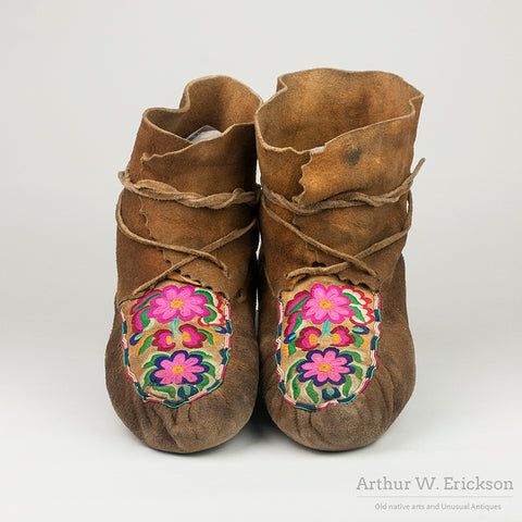 Cree Hightop Embroidered Moccasins