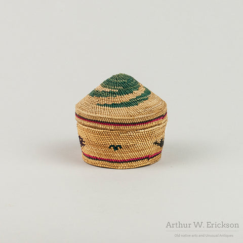 Very fine Nuu-chah-nulth lidded basket