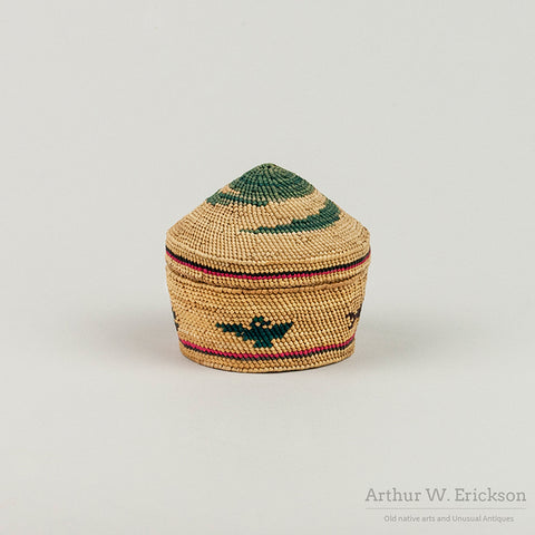 Very fine Nuu-chah-nulth lidded basket