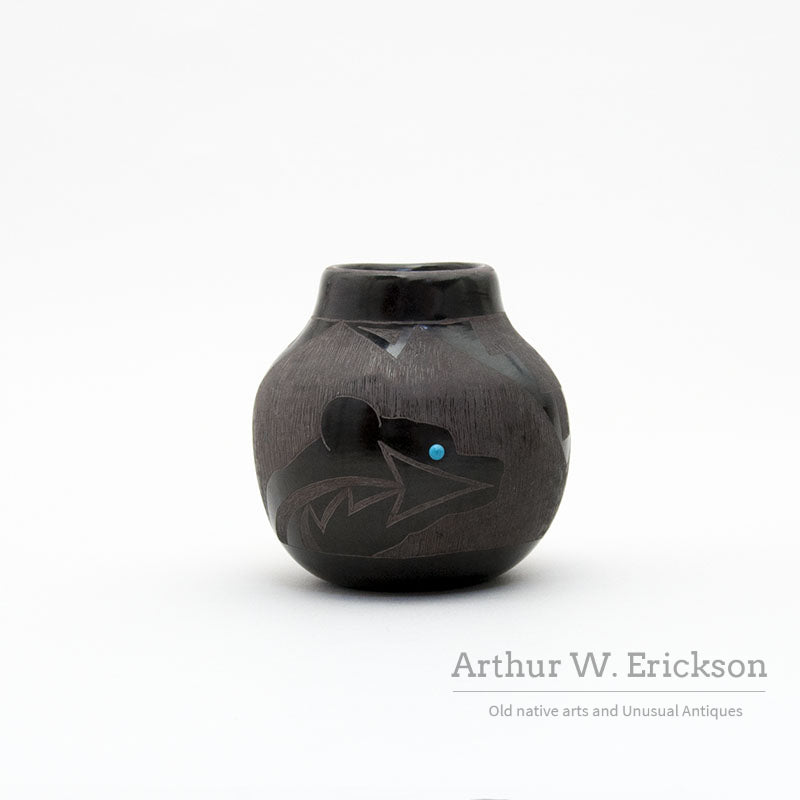 Santa Clara Jar with Sgraffito Designs by Phyllis & Marlin Hemlock