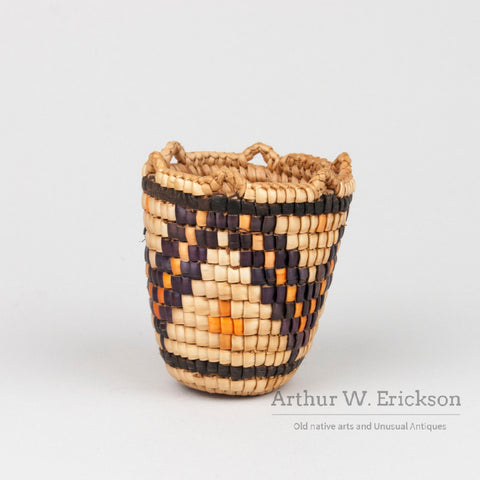 Small Fully Imbricated Klickitat Basket Attributed to Elsie Thomas