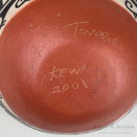 Kewa Bowl with Fish Design by Robert Tenorio