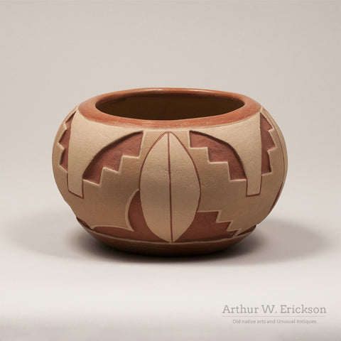 San Juan Large Pottery Bowl by Tomasita Reyes Montoya (1899-1978) - Arthur W. Erickson - 2