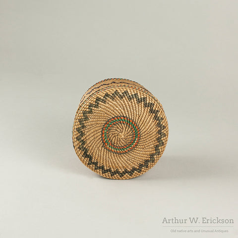 Makah Lidded Basket with ZigZag design