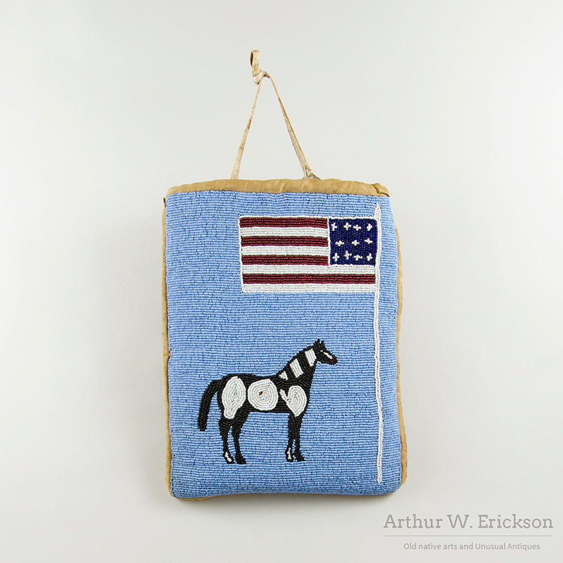 Plateau Beaded Beaded Flat Bag with Horse and Flag